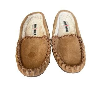 NWOT Minnetonka Suede Moccasins